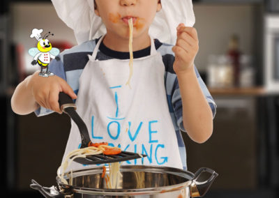 Little-boy-eating-spaghettib